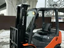 Вилочный погрузчик TOYOTA 8FG15