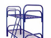 Кровати металлические трехъярусные с лестницами