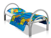 Кровати металлические трехъярусные с лестницами