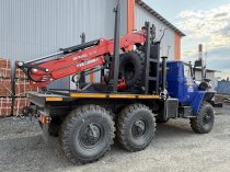 Лесовоз УРАЛ-5557 с новым манипулятором  готов к работе