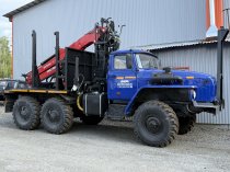 Лесовоз УРАЛ-5557 с новым манипулятором  готов к работе